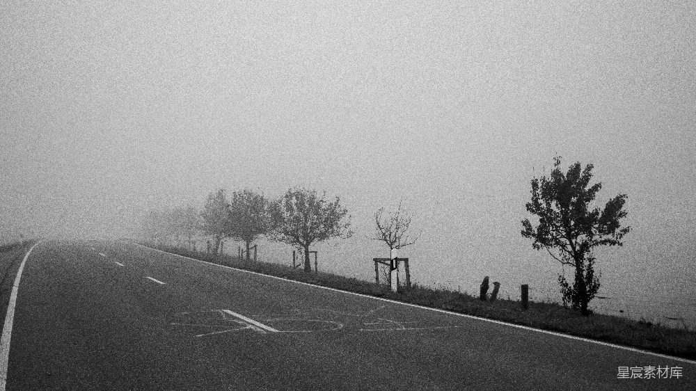 高清摄影 雾蒙蒙的公路