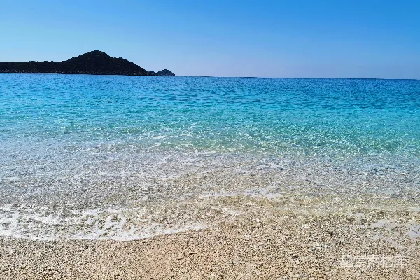 高清摄影 白天蓝海蓝天空中