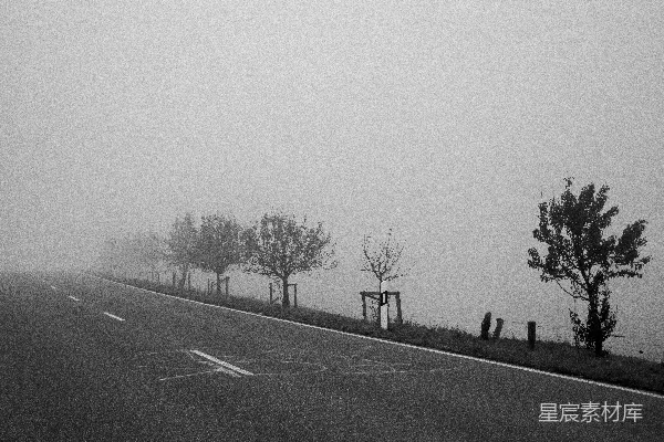 高清摄影 雾蒙蒙的公路