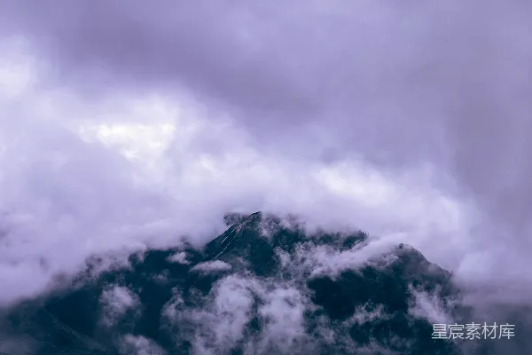 高清摄影 山间云雾缭绕的一景