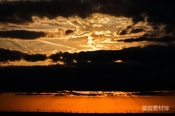 高清摄影 夕阳中有云朵