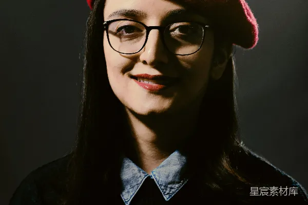 高清摄影 戴着眼镜和红色帽子的女士