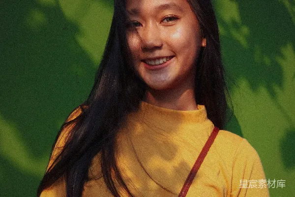 高清摄影 女人笑 while 拍照