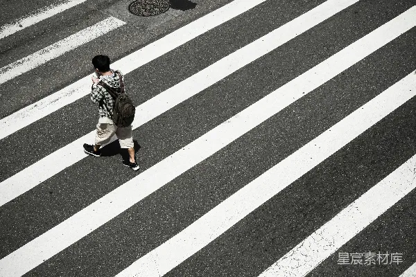 高清摄影 行人过街的人行道