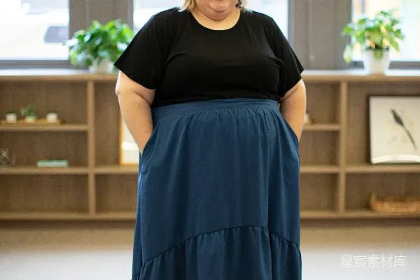 高清摄影 微笑的女人戴着眼镜