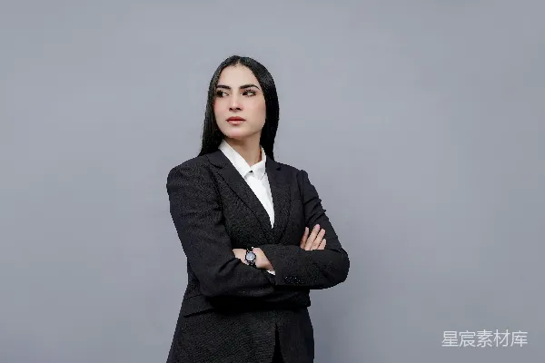 高清摄影 穿西装的妇女交叉双臂