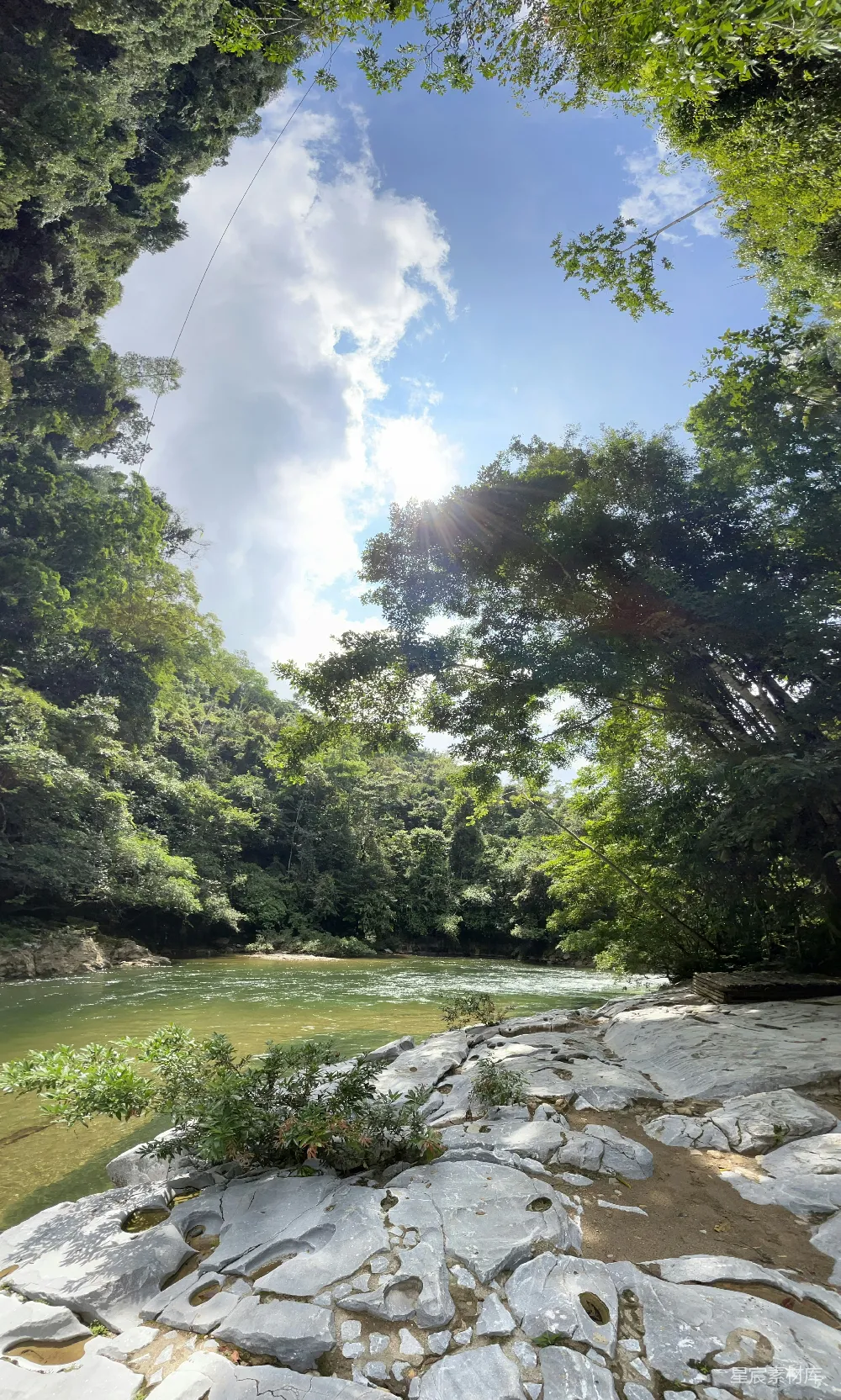 高清摄影 有瀑布的河流