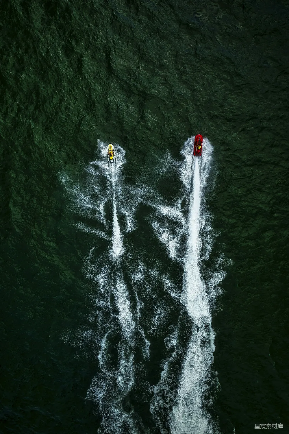 高清摄影 洞穴中的一群人