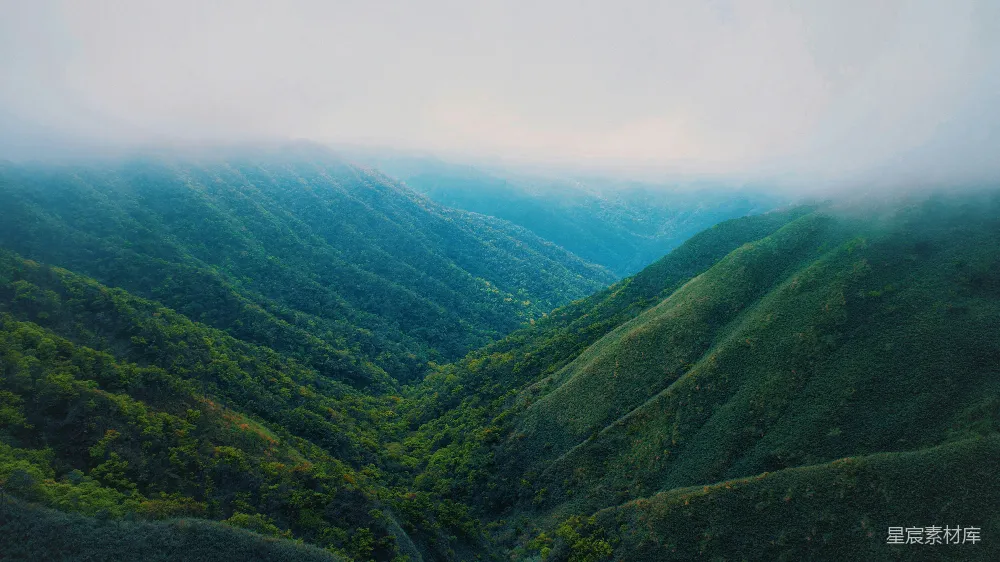高清摄影 壁纸 白日绿山映衬蓝天