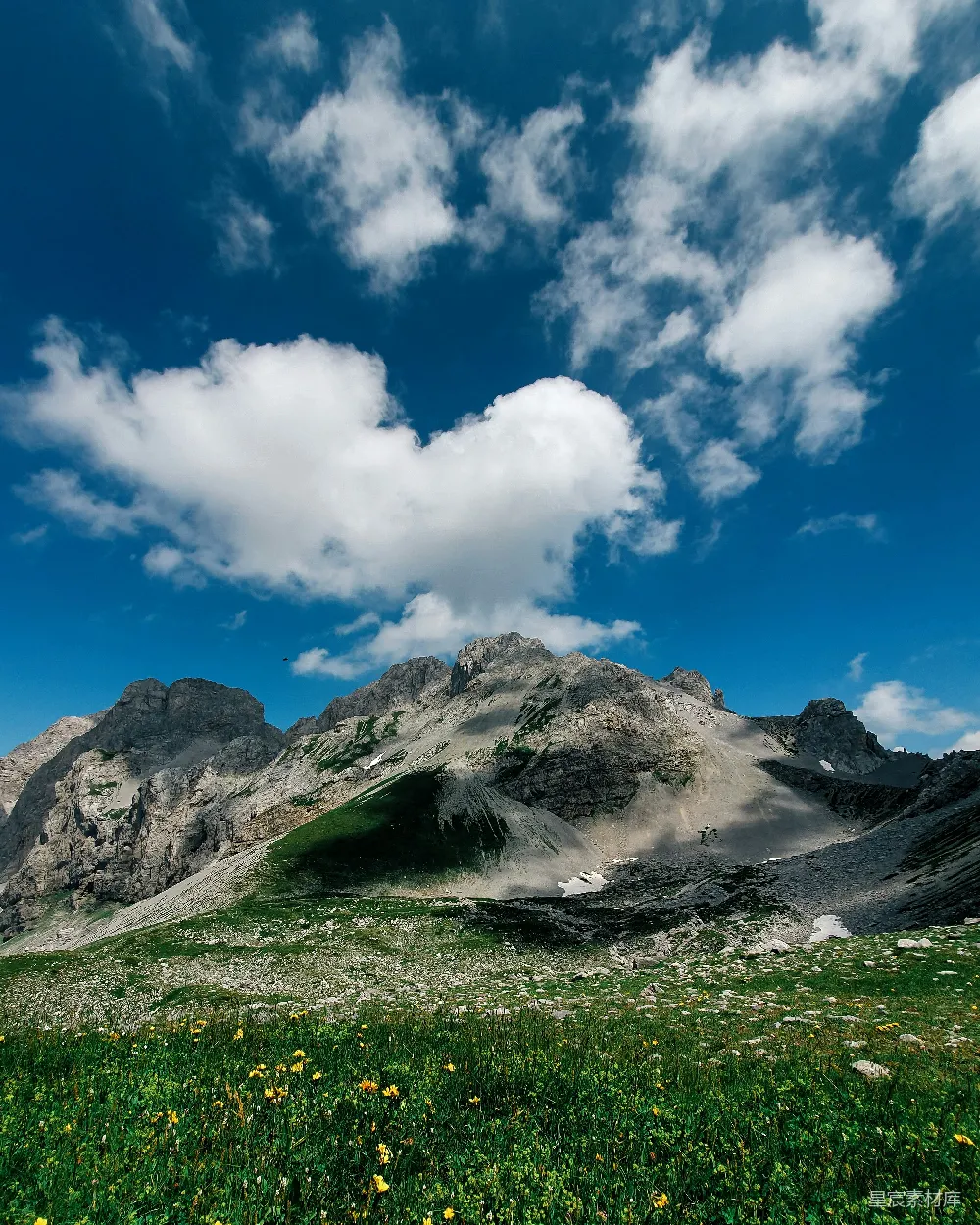 高清摄影  白天拍摄的山 Range 画面