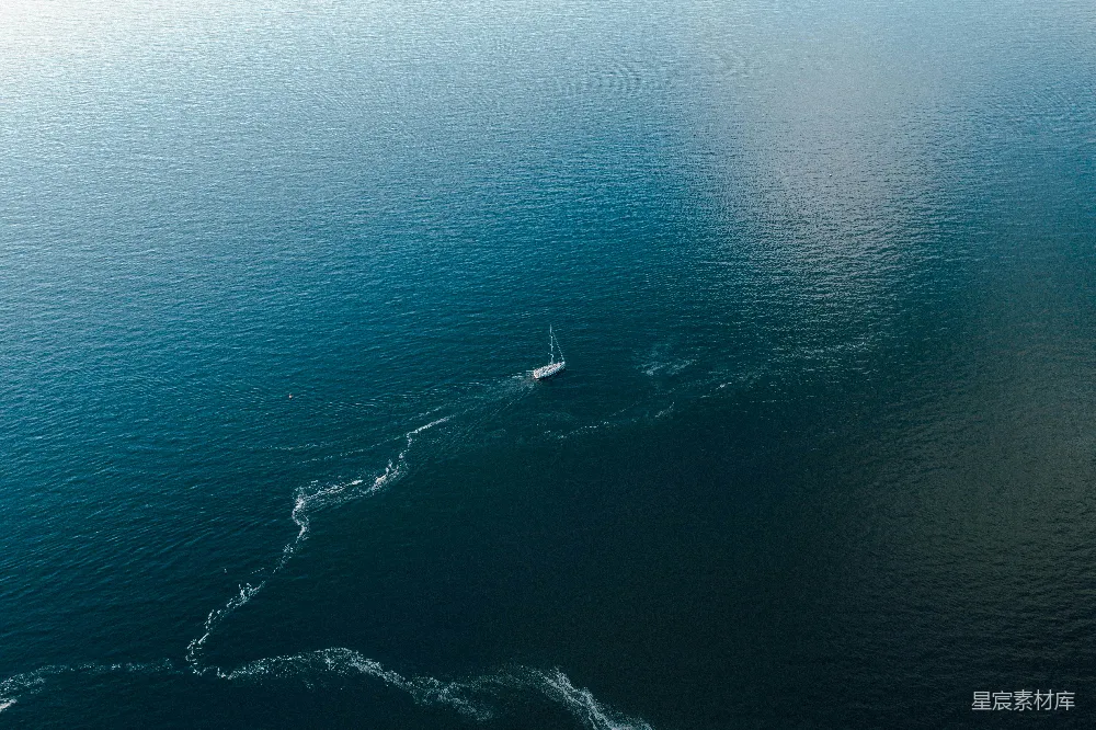 高清摄影  白天水面的 aerial 视角