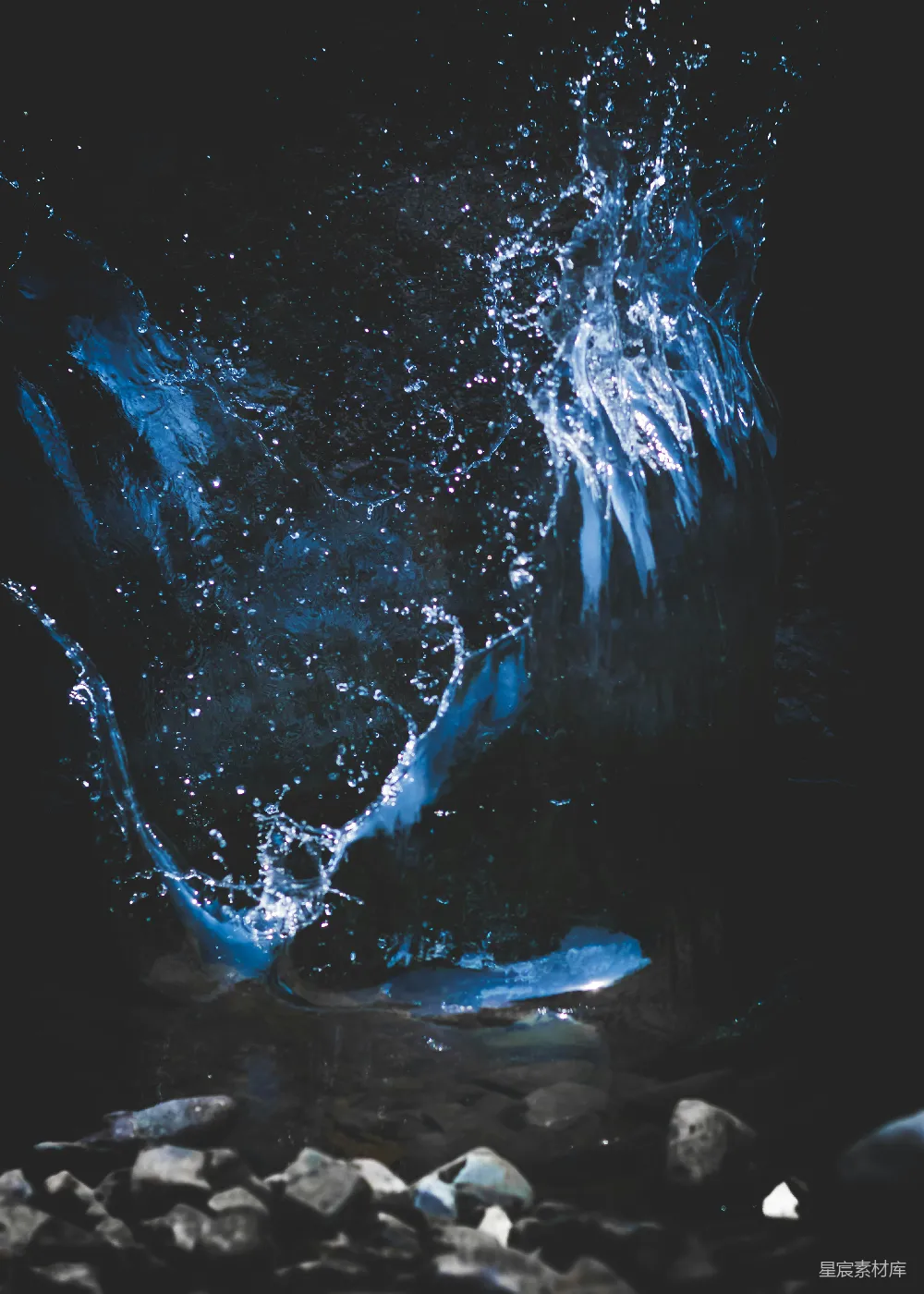 高清摄影 黑色背景中的水花