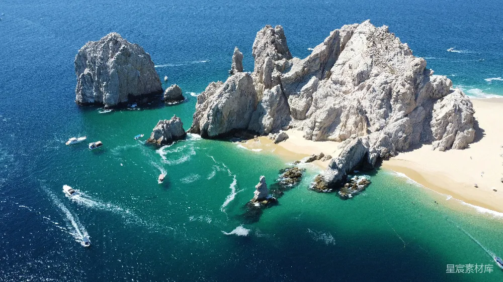 高清摄影 海边和海洋中的岩石的空中俯视图