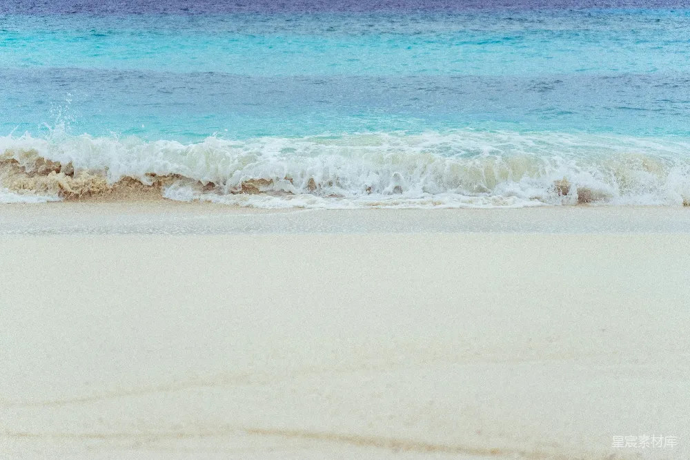 高清摄影 海滩上的波浪水花