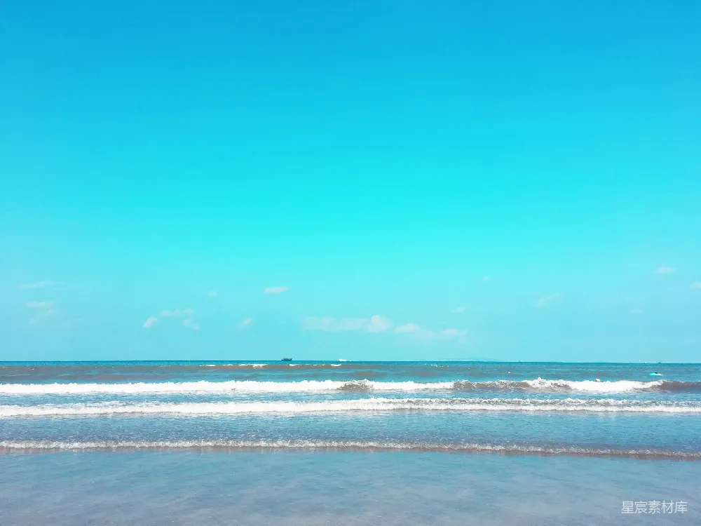 高清摄影 蓝天下的蓝色海洋在白天