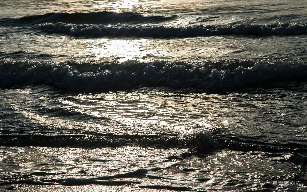 高清摄影 阳光洒在海浪上