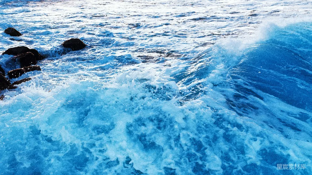 高清摄影 电影 旅行 实验性 自然 壁纸 白天海浪拍击海岸的景象