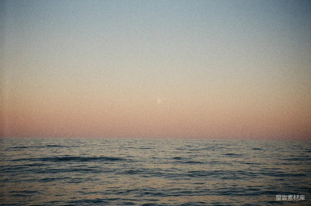 高清摄影 夕阳下的一片水域景色
