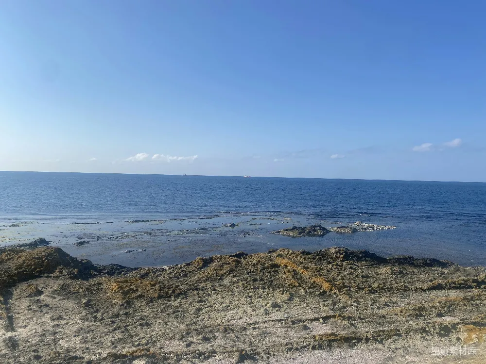 高清摄影  从岩石海岸看去的海景