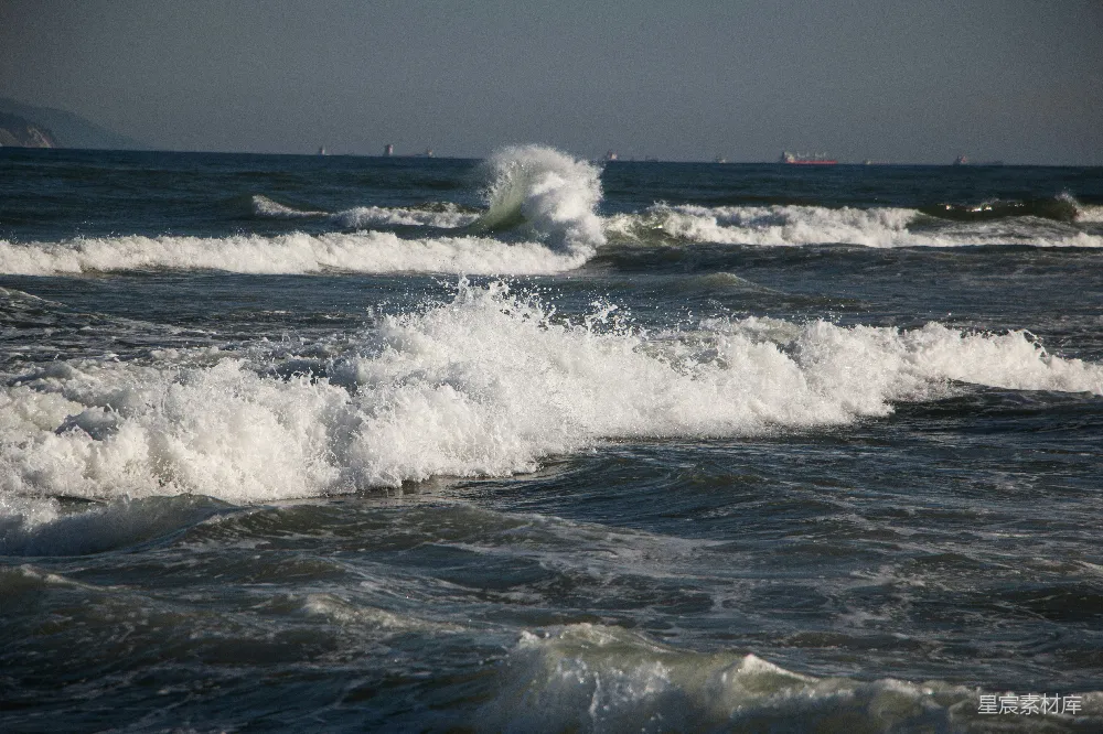 高清摄影 海浪正在沙滩上拍打