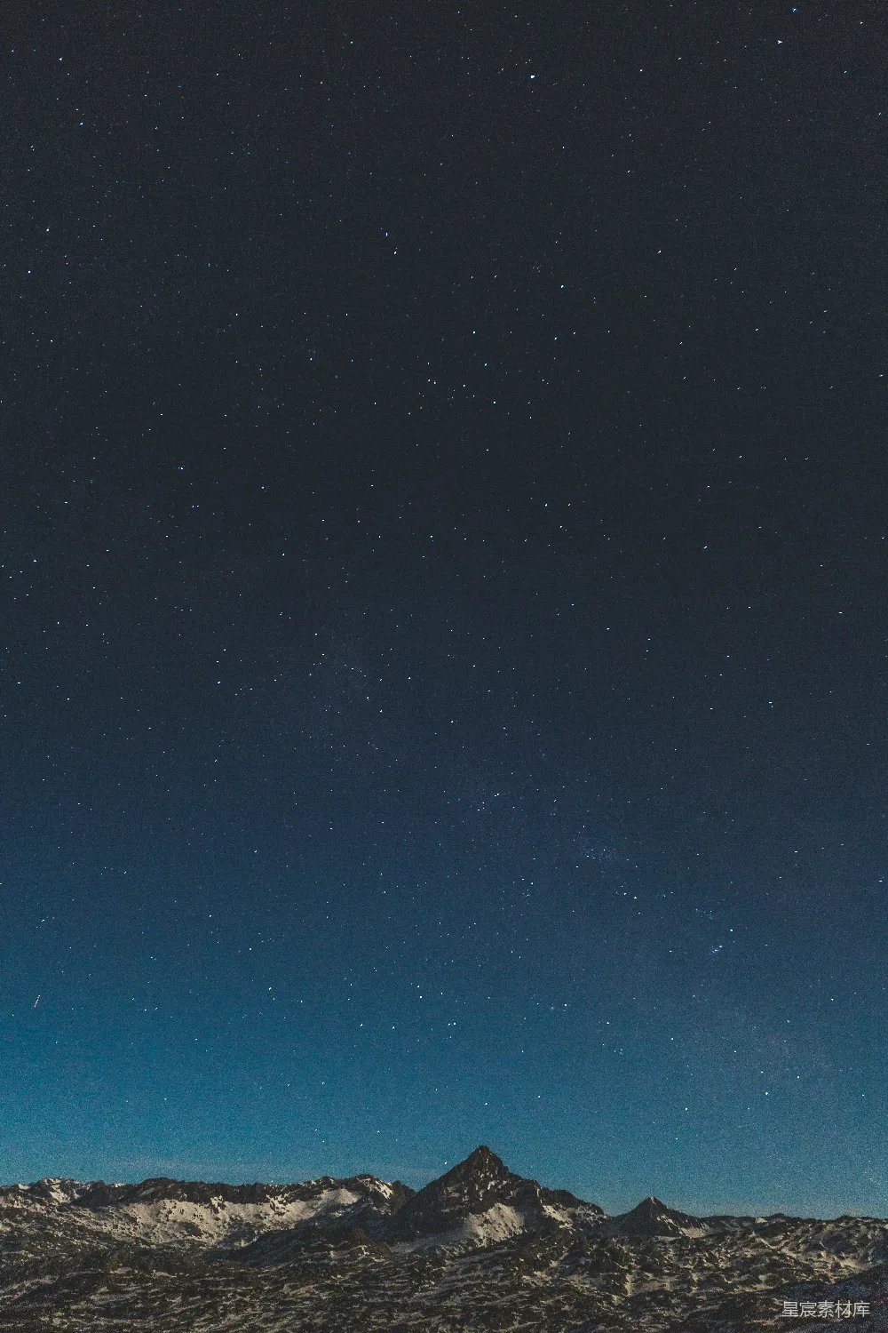 高清摄影  雪山之巅星河漫天