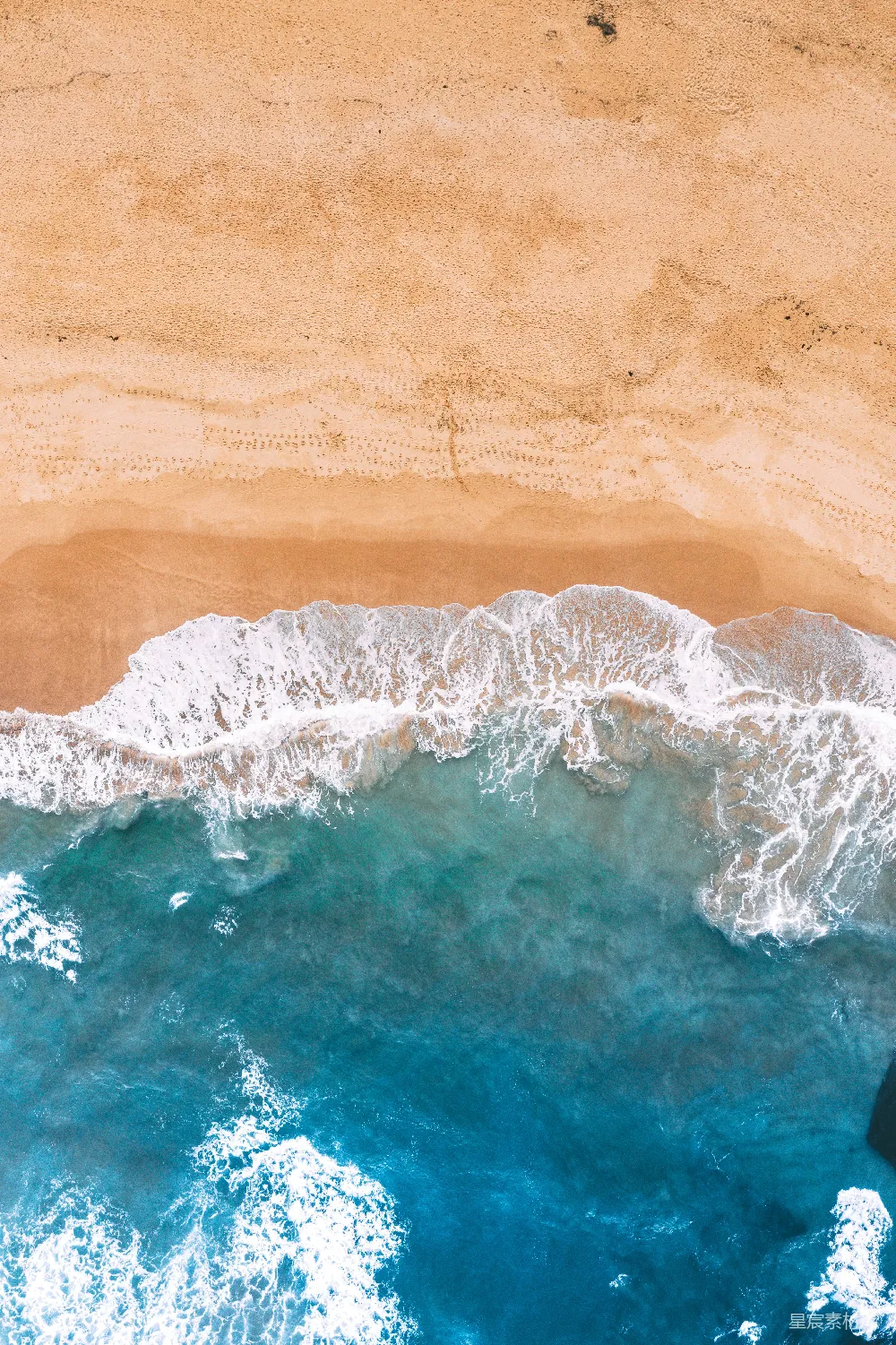 高清摄影 棕色沙滩上的海浪