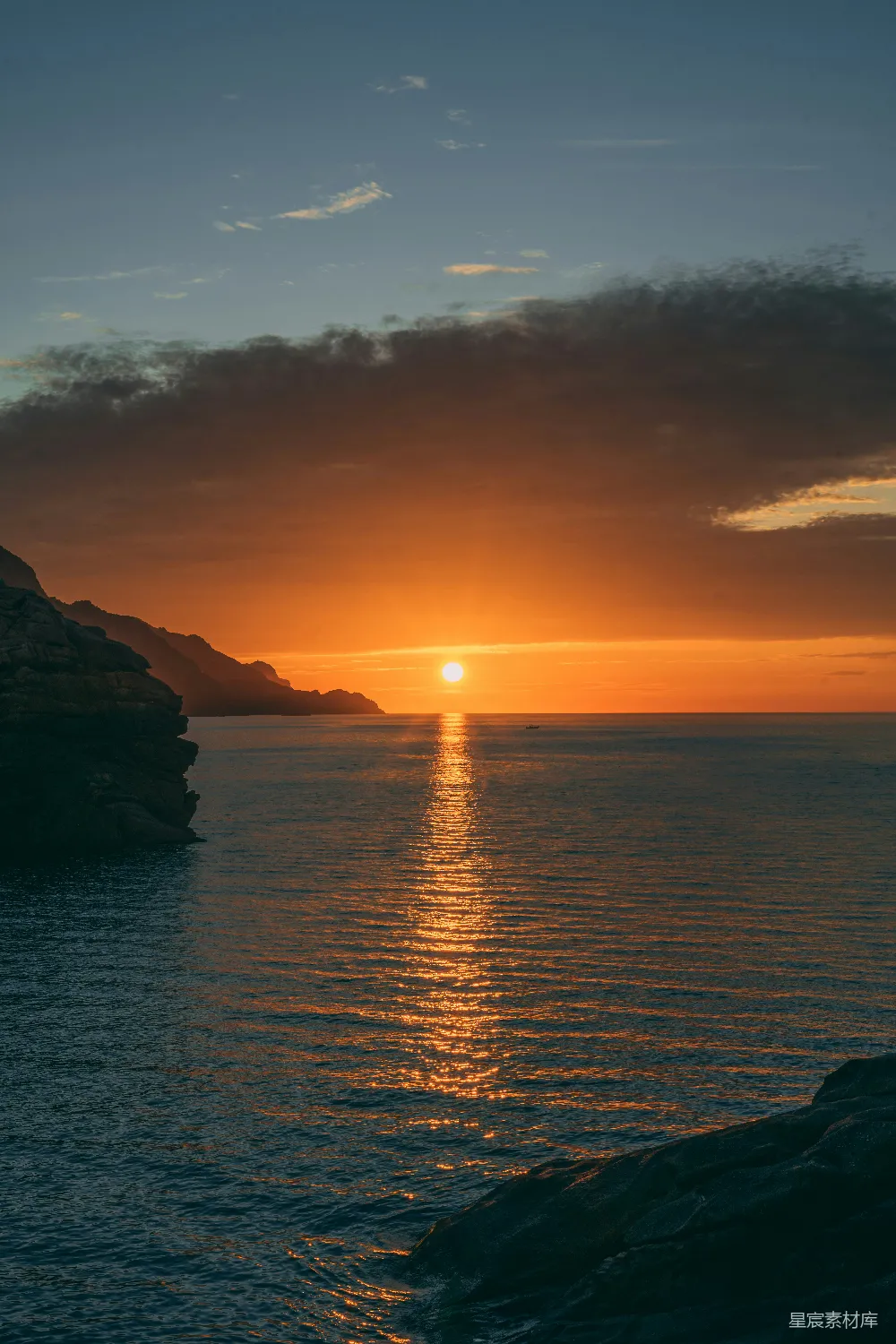 高清摄影 壁纸 自然 夕阳下的山影