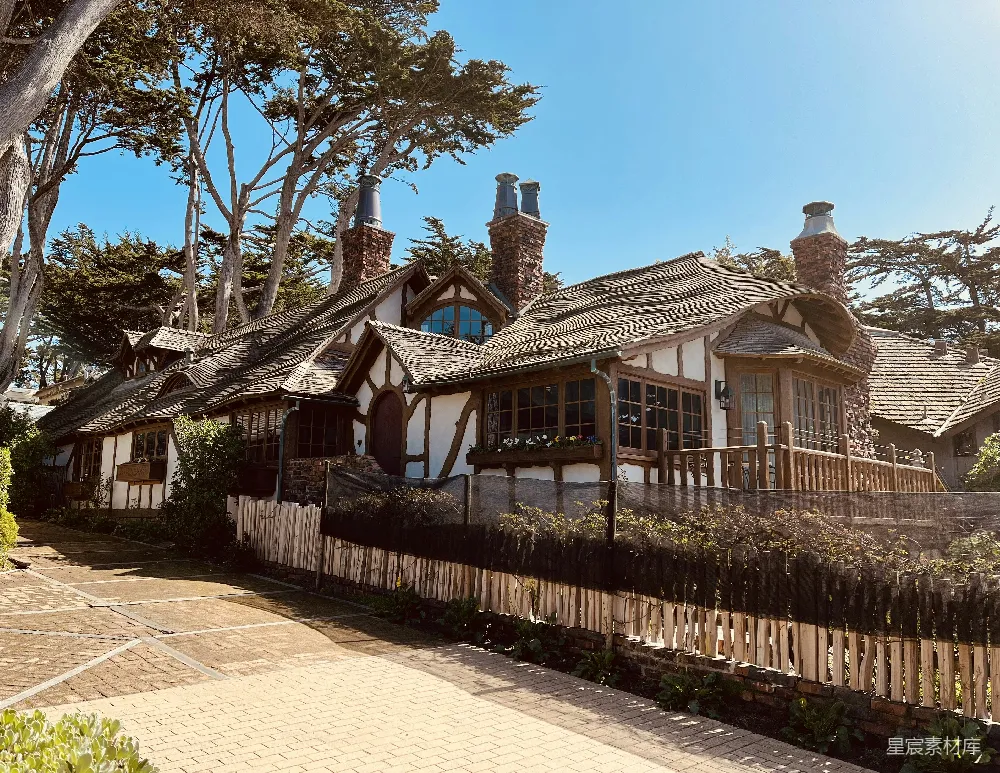 高清摄影  有木栏杆围住的房子