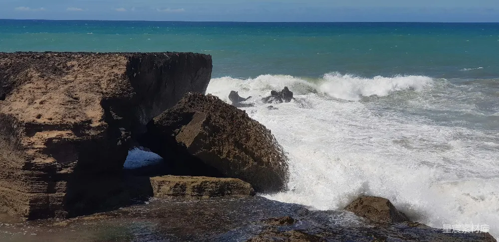 高清摄影 棕色岩石海岸风景照片