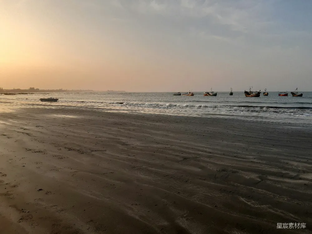 高清摄影  海滩上的人们在白天