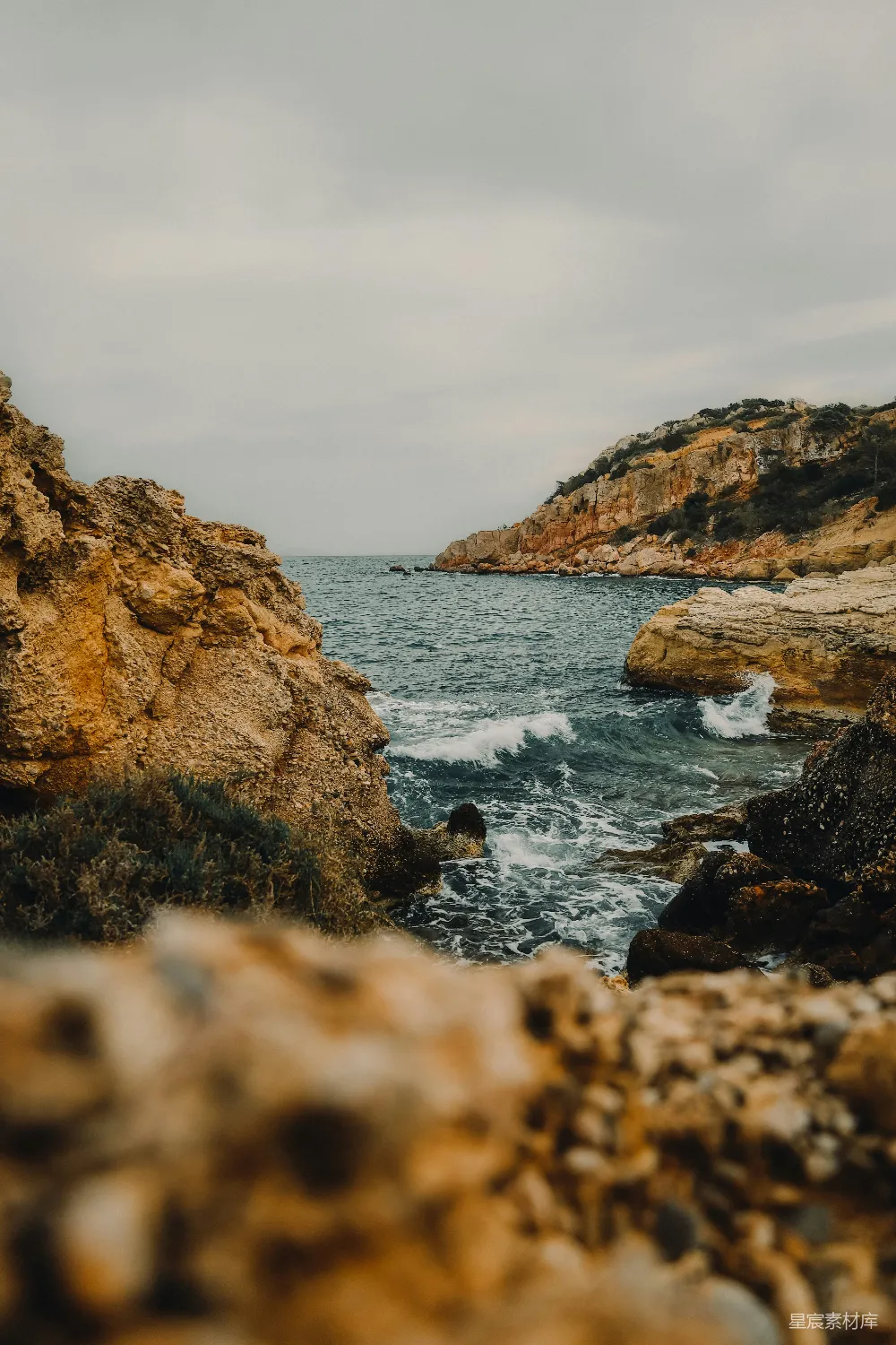 高清摄影 岩石峭壁上俯瞰的海景