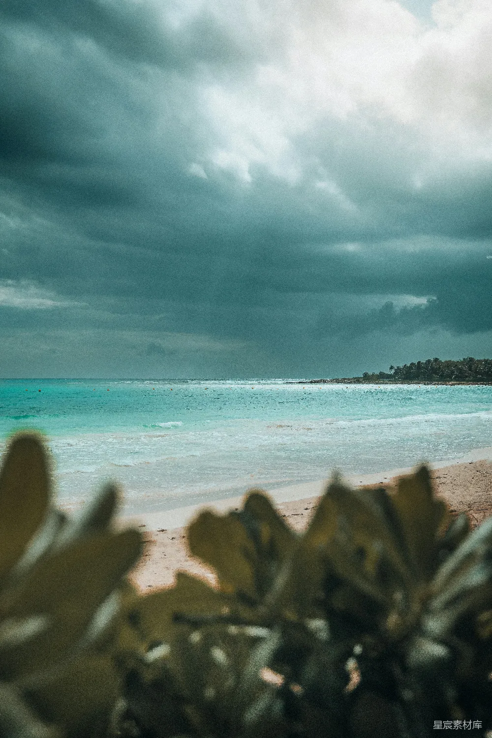 高清摄影 沙滩上眺望的大海全景