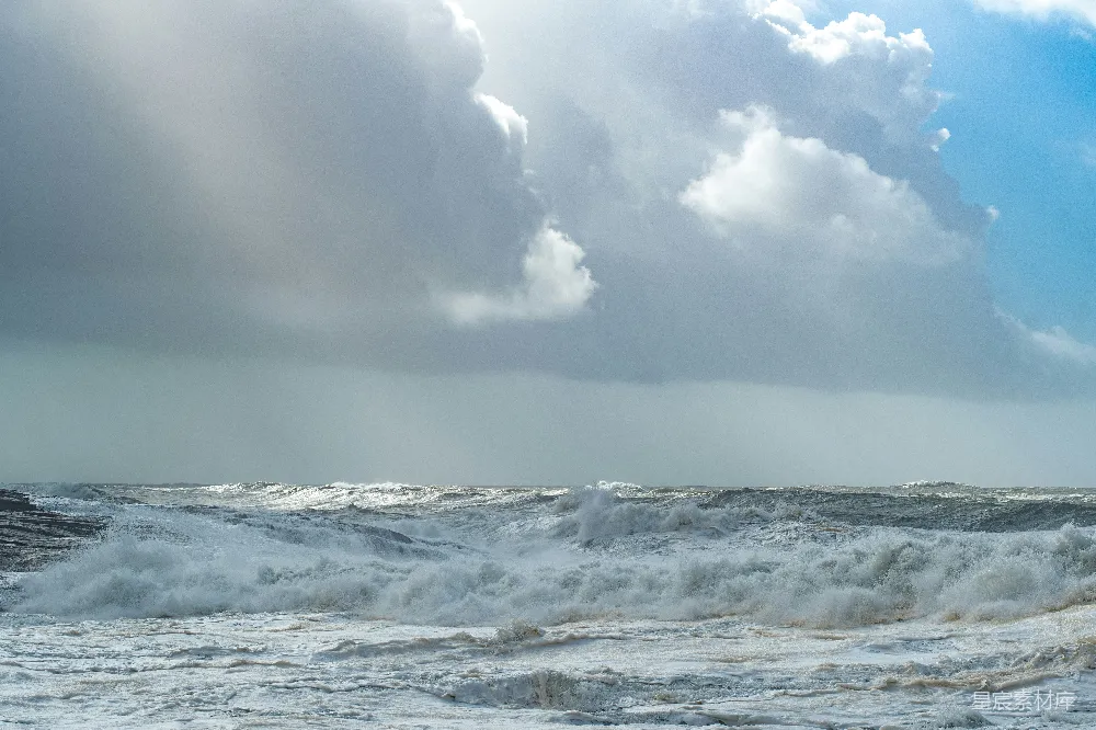 高清摄影  狂风暴雨下的波涛汹涌的海浪。