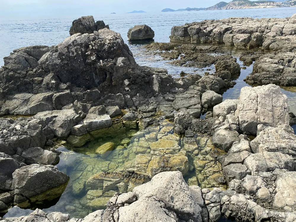 高清摄影  岩石嶙峋的海边