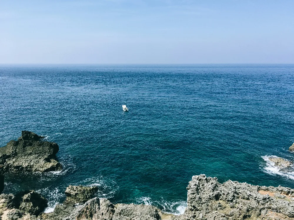 高清摄影 岩层面对海洋