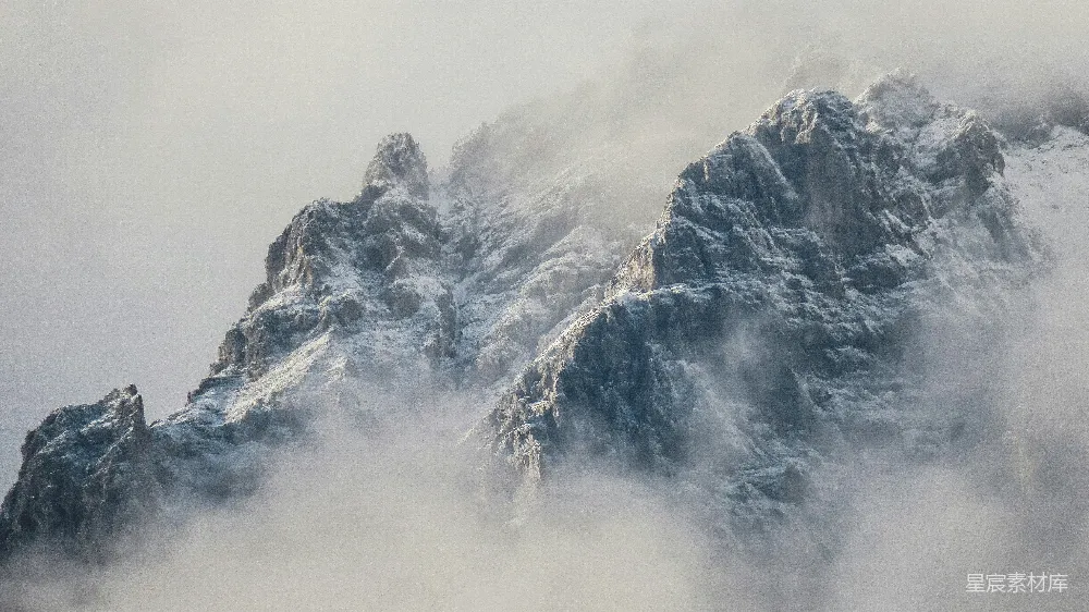 高清摄影 有雾的山
