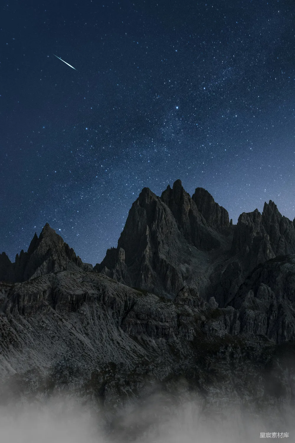 高清摄影 繁星夜空下的峭峰
