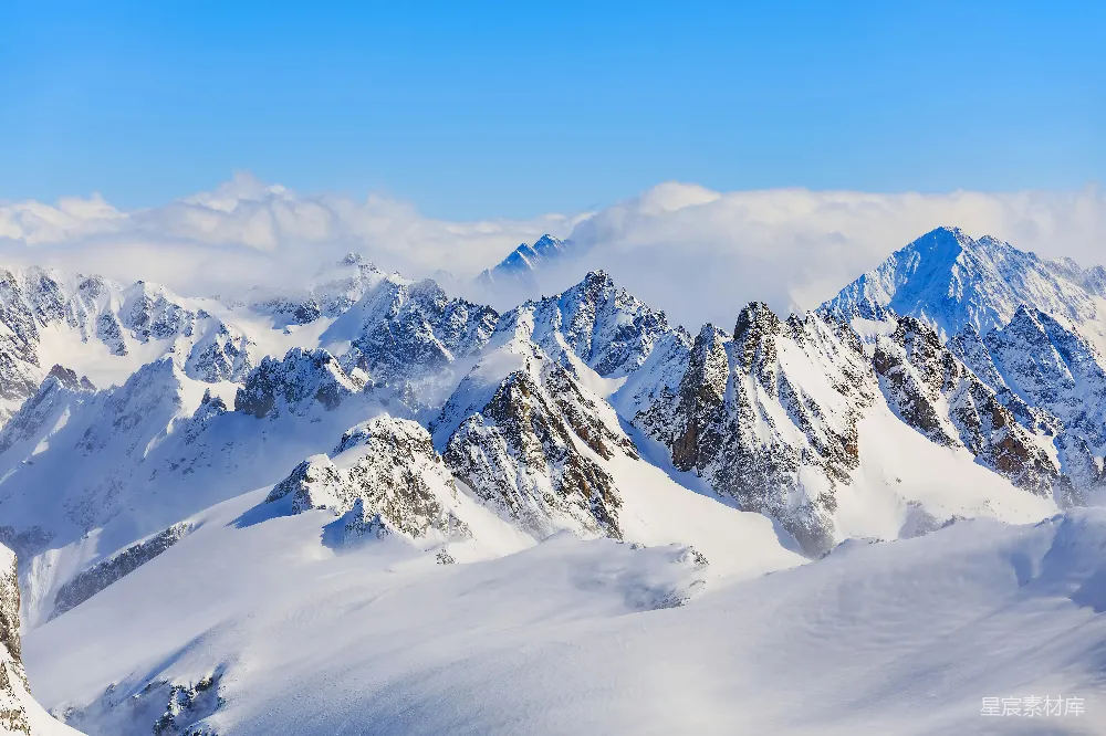 高清摄影 白天覆雪的山峦