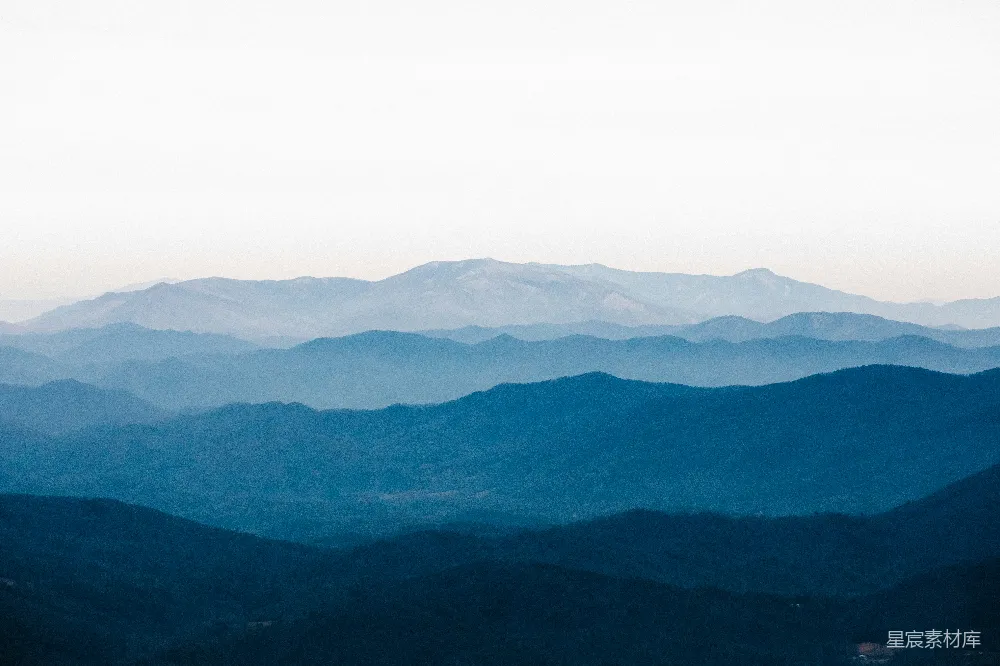 高清摄影 自然 壁纸 白日绿山映衬着蓝天