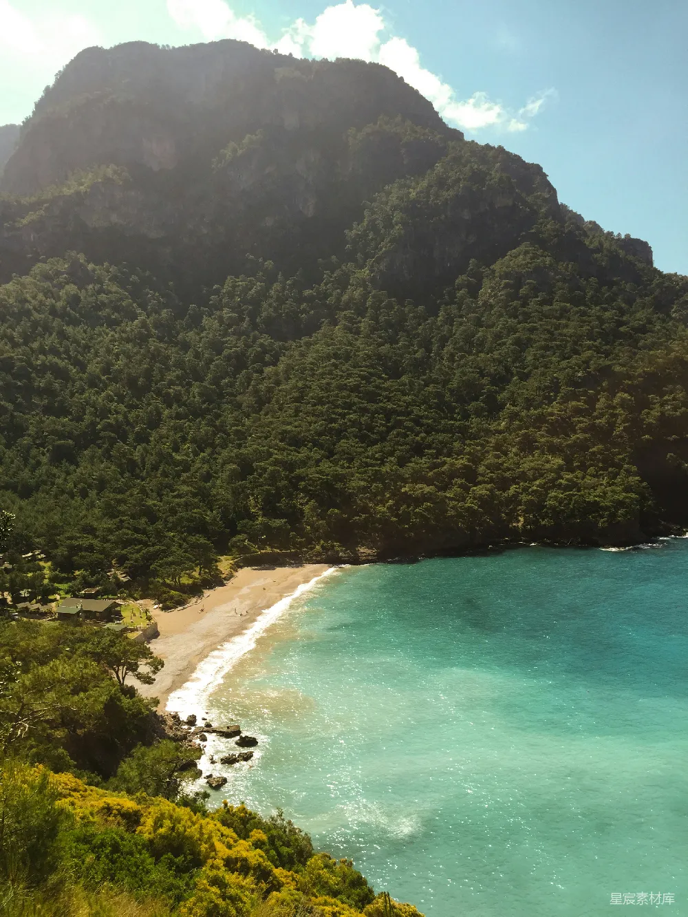 高清摄影 山边的海滩