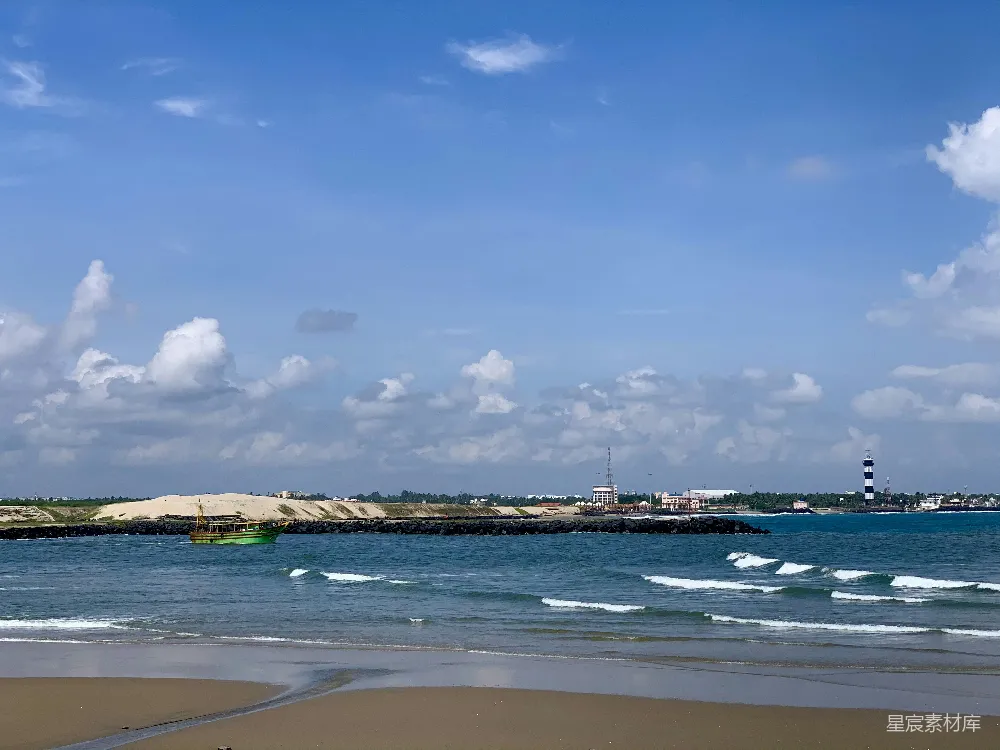 高清摄影 海滩上的白色和蓝色天空