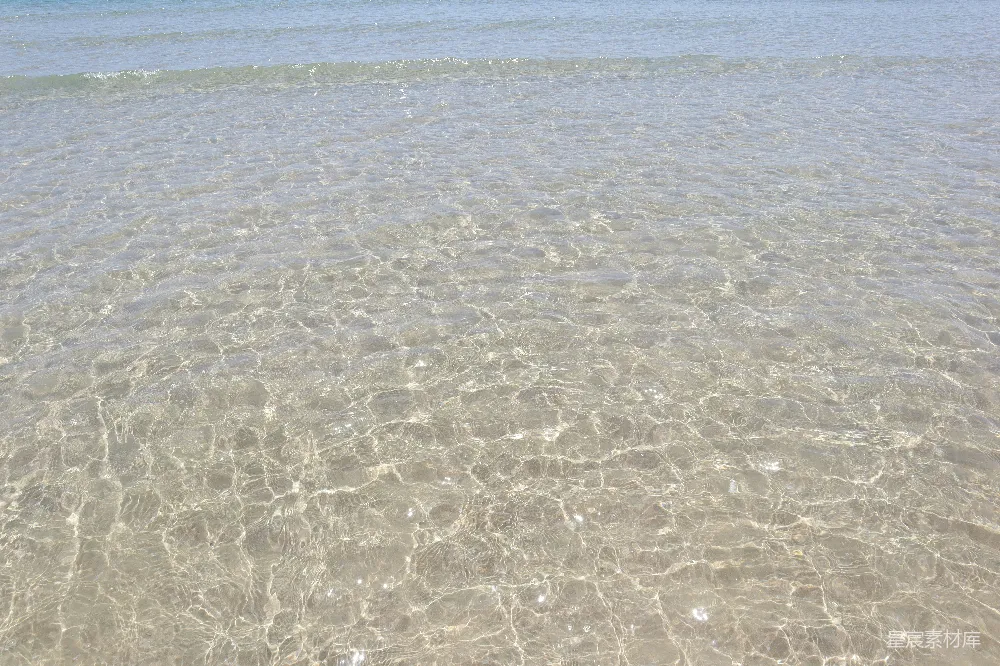 高清摄影 漂浮在水面的一艘船