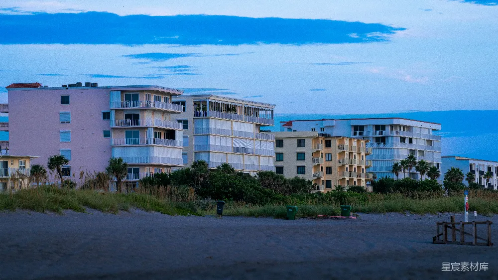 高清摄影 一排海边的多层建筑