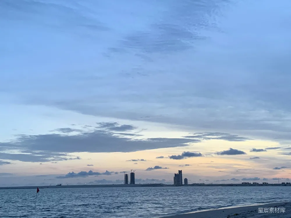 高清摄影 城市附近的海在白天