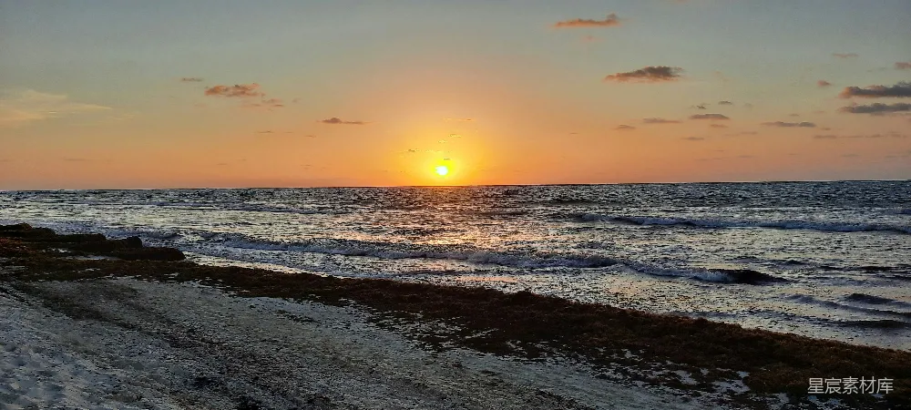 高清摄影 有波涛的海滩，夕阳西下