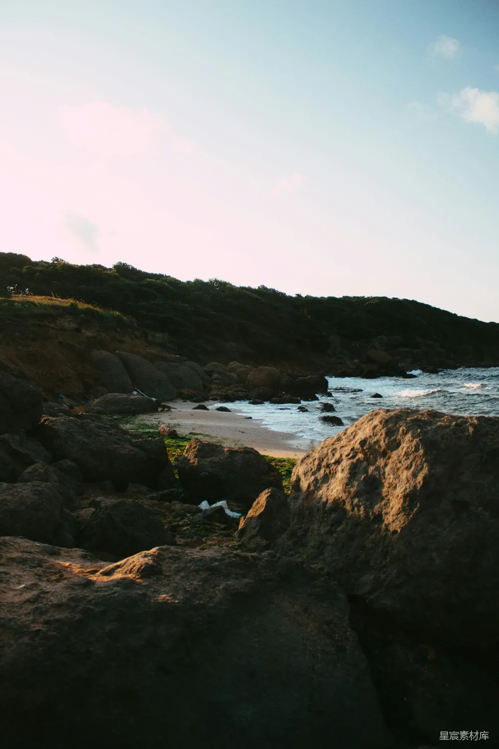 高清摄影 岩石海岸上俯瞰的大海美景