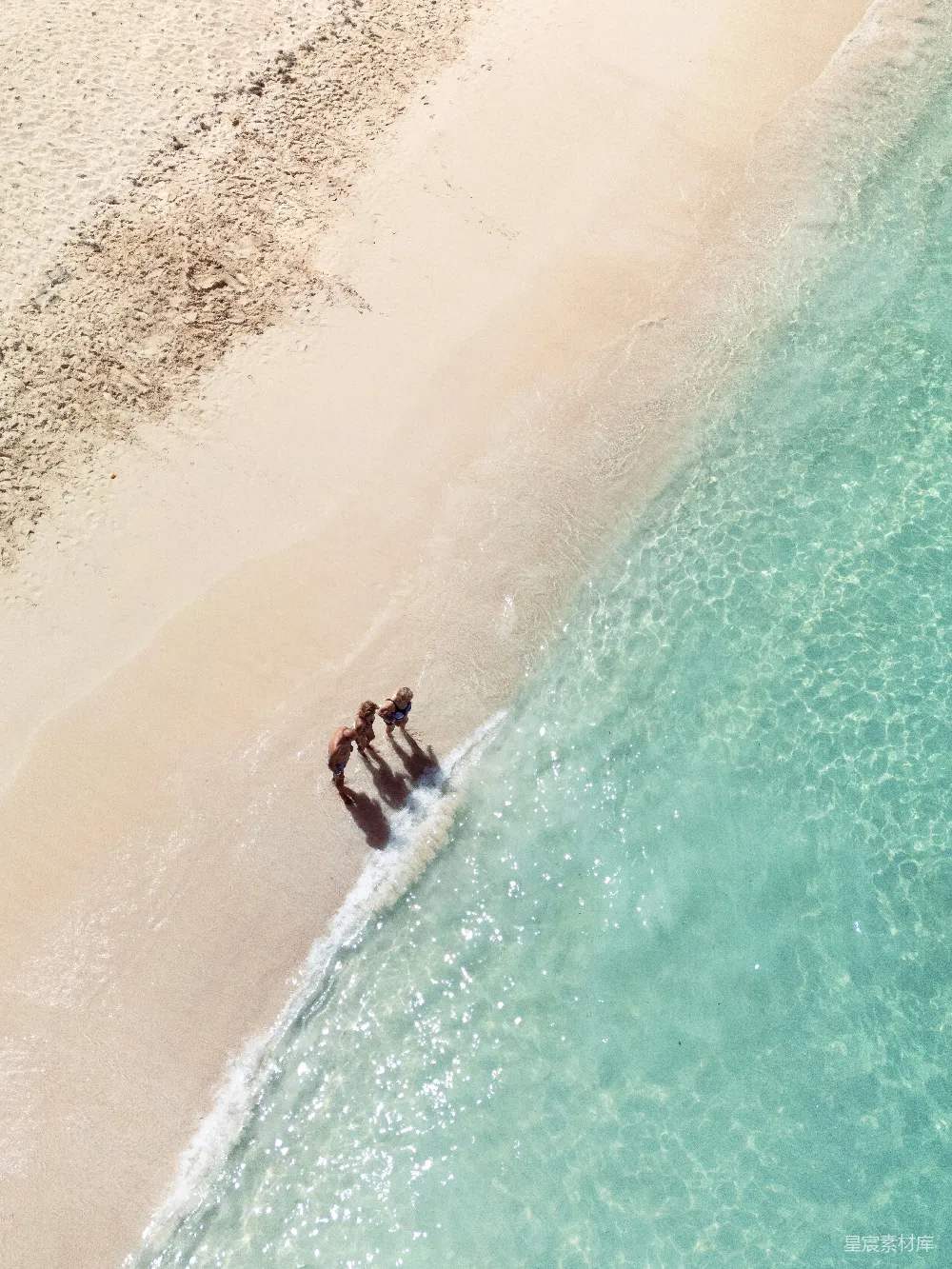 高清摄影 人物 旅行 自然 壁纸 几个家伙骑在冲浪板上 surfing波浪
