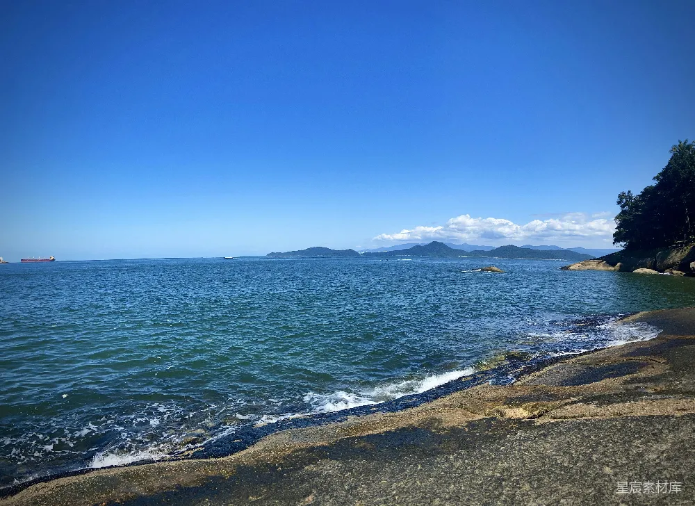 高清摄影 白天蓝海与蓝天同在