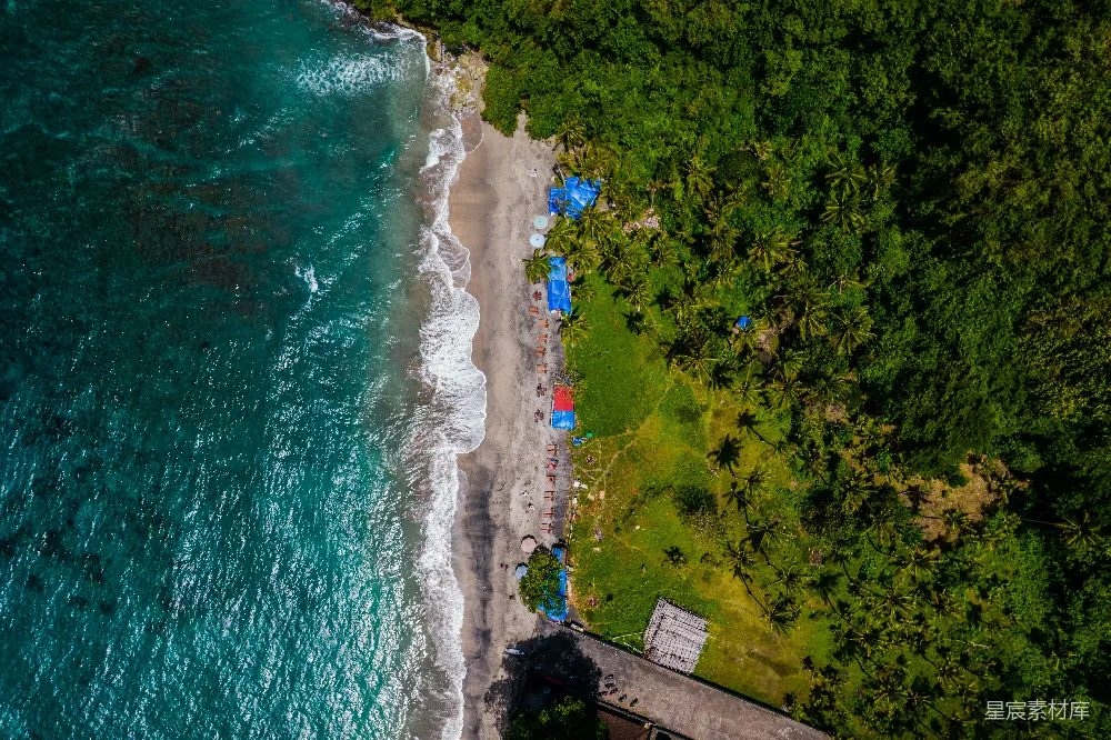 高清摄影 海边的一片海滩和海洋的俯视画面