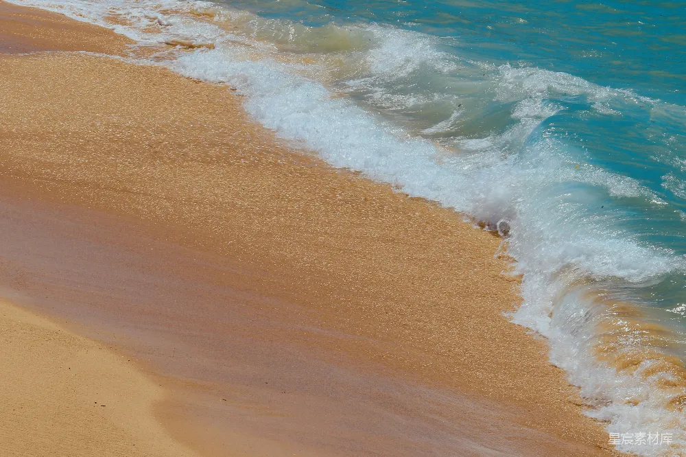 高清摄影 白天海边波涛汹涌的海浪